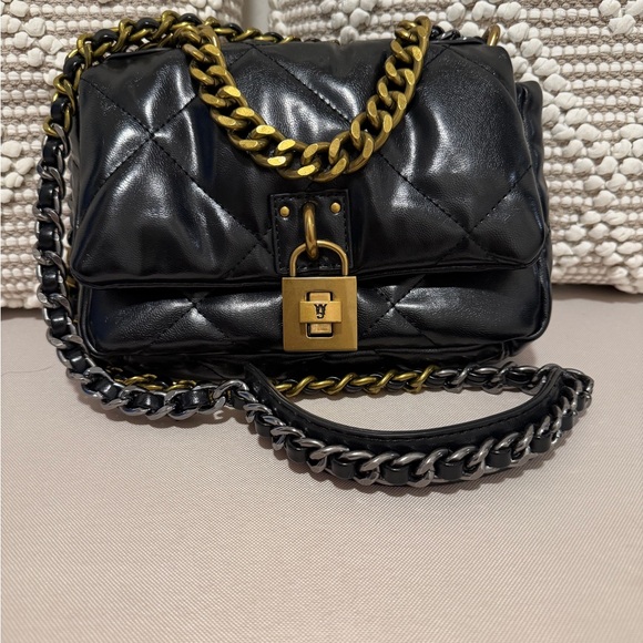 Steve Madden Black Quilted Bag with Gold Chain - Picture 2 of 8